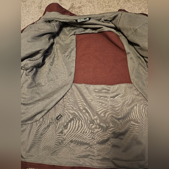 SOLD*Arc'teryx Argus Jacket Men's Medium Burgundy Used Like New - Picture 5 of 9